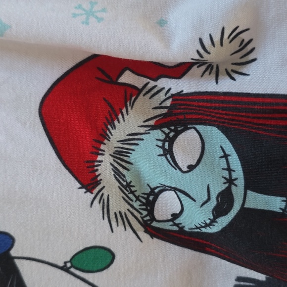 JAMMIES FOR FAMILIES WOMEN'S RED & GRAY NIGHTMARE BEFORE CHRISTMAS PJ SET 12 - Picture 10 of 14